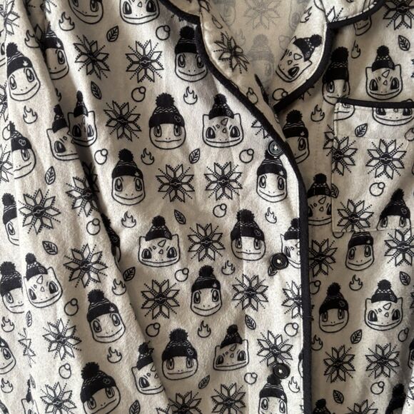 Pokemon Center Womens 2XL Gray Snow Flake Flannel L/S Pajama Set Soft Chest 44" - Picture 2 of 9
